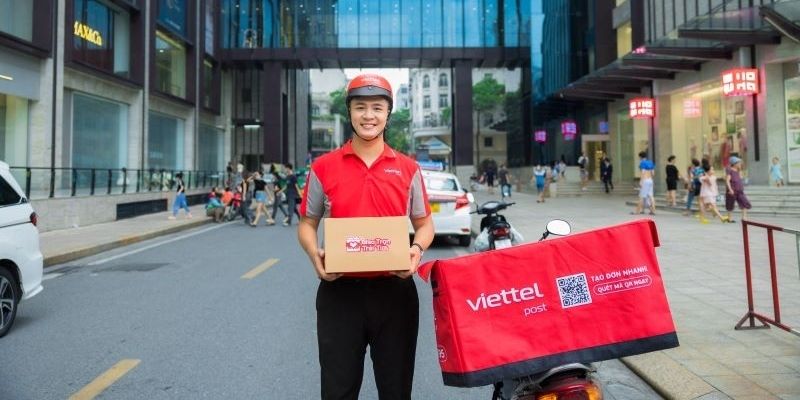 Bán hàng online nên chọn nhà vận chuyển nào – Viettel Post vận hành hệ thống chuyển phát phục vụ hàng triệu đơn thương mại điện tử mỗi tháng.