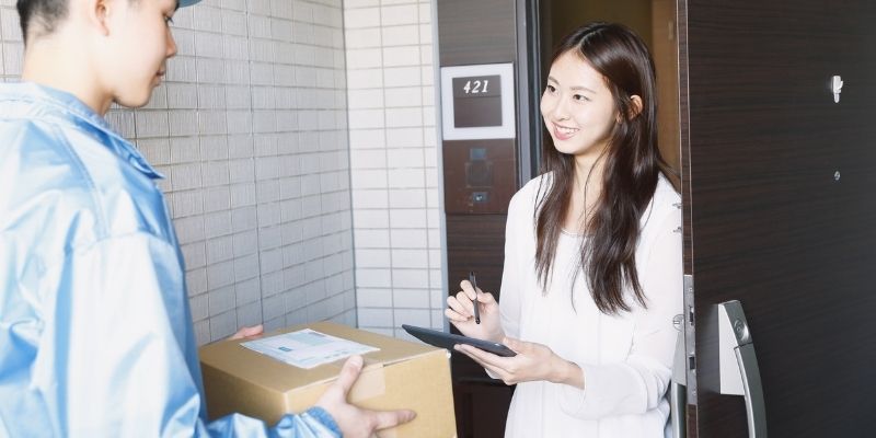Vận chuyển truyền thống cho bán hàng online với shipper giao hàng tận nơi trên toàn quốc